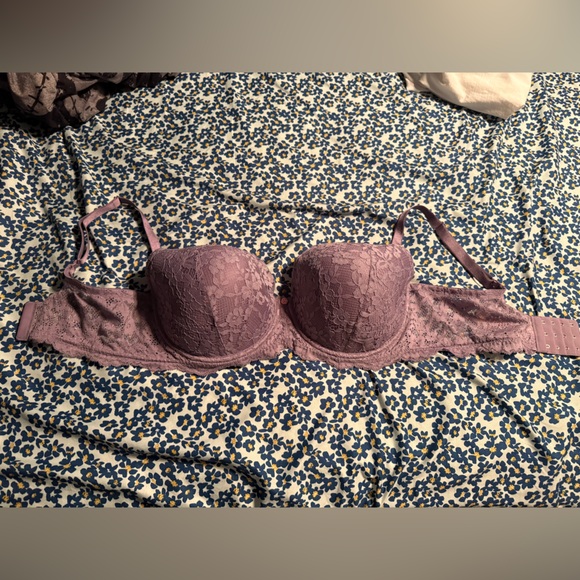 Victoria's Secret Lavender Lace Bra - Picture 1 of 3